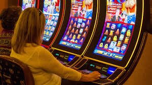 Permainan kasino gaya live casino dengan dealer profesional